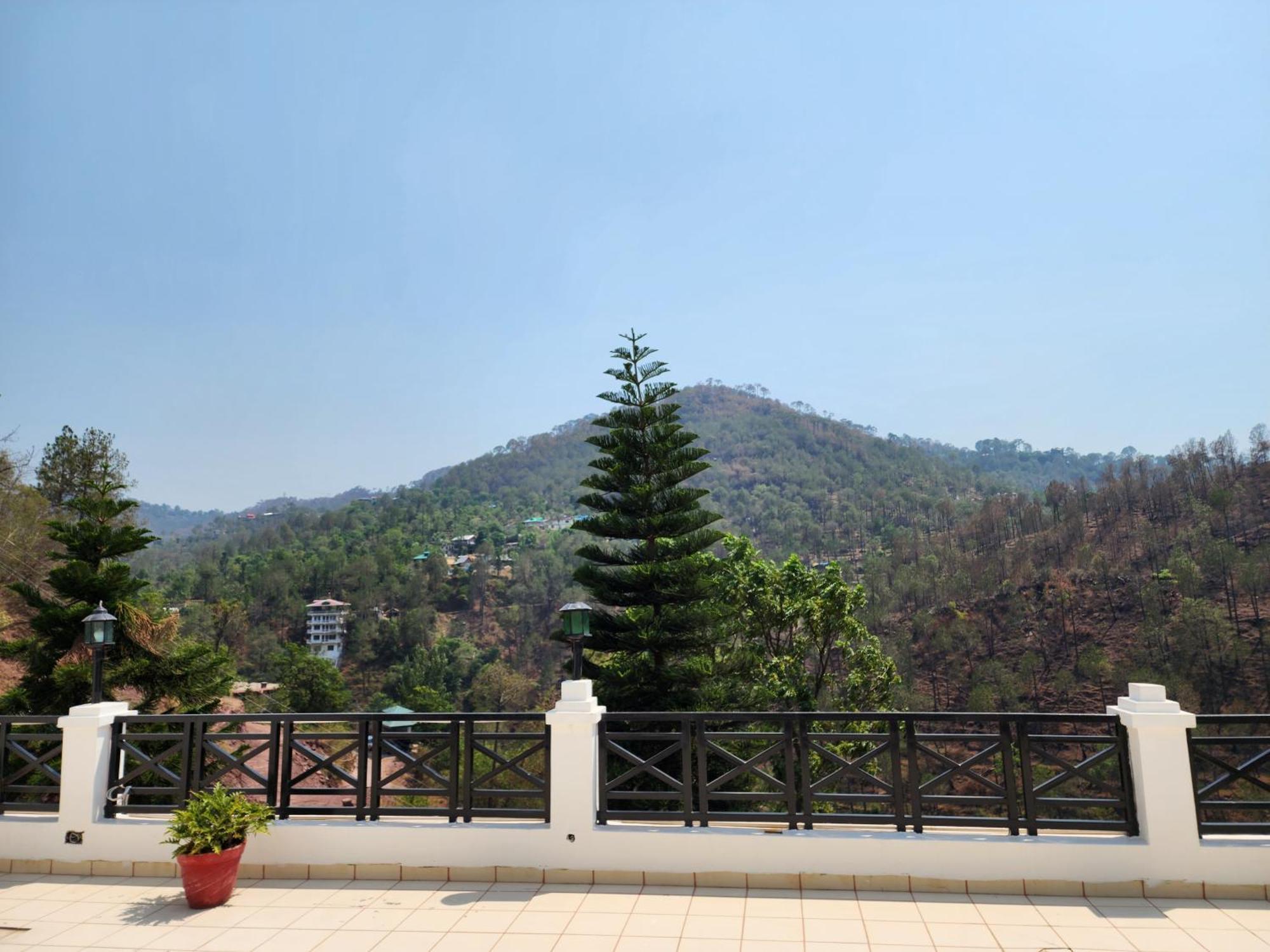 Hotel Royal Ark - Kasauli Exteriér fotografie